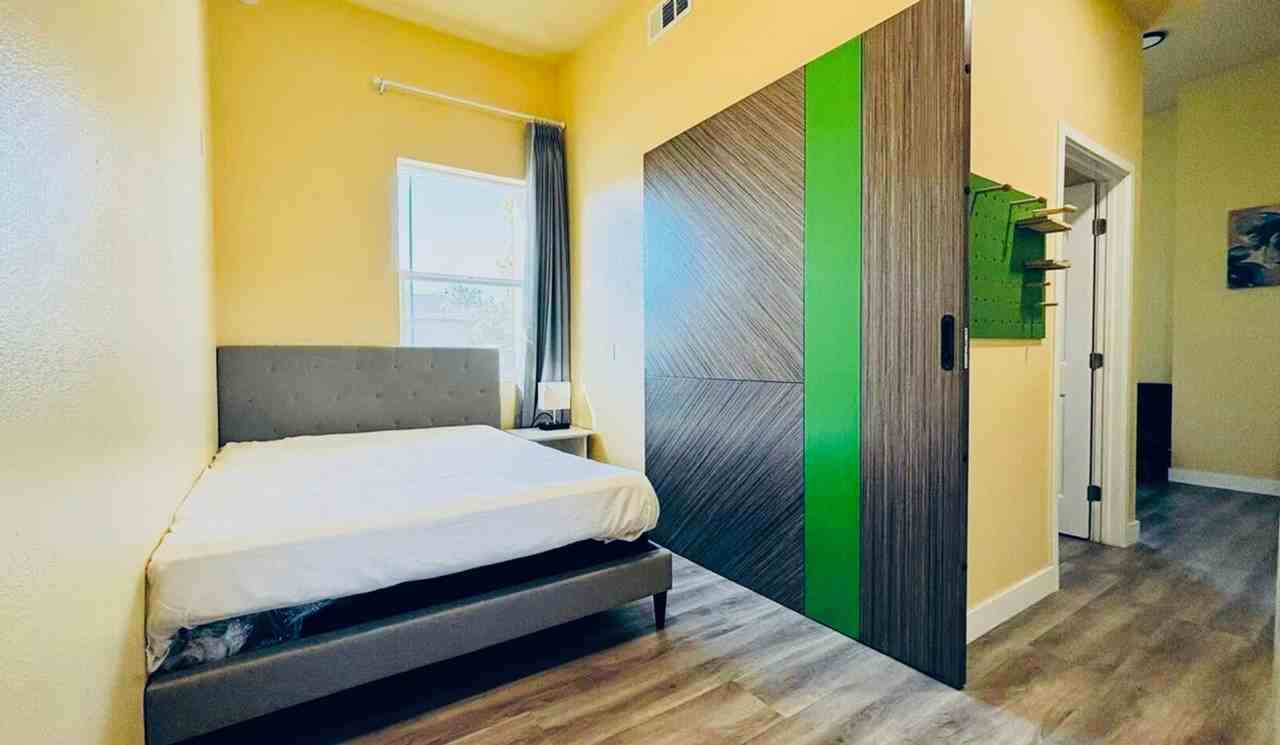 4094 Hamilton Ave #1354371P - Photo 4 of 8