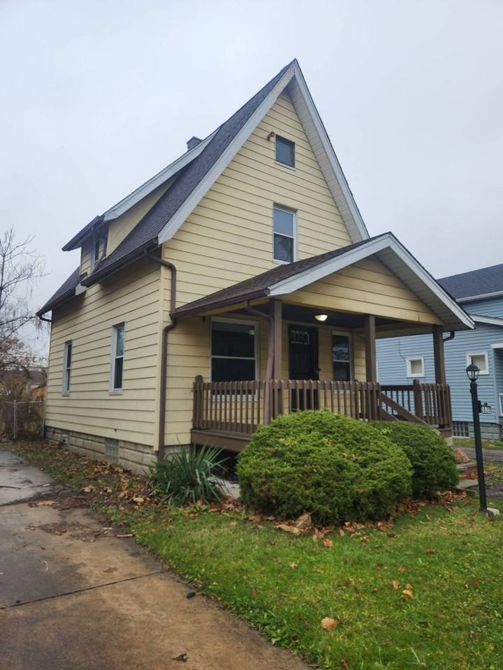 3820 E 153rd St - Photo 2 of 17