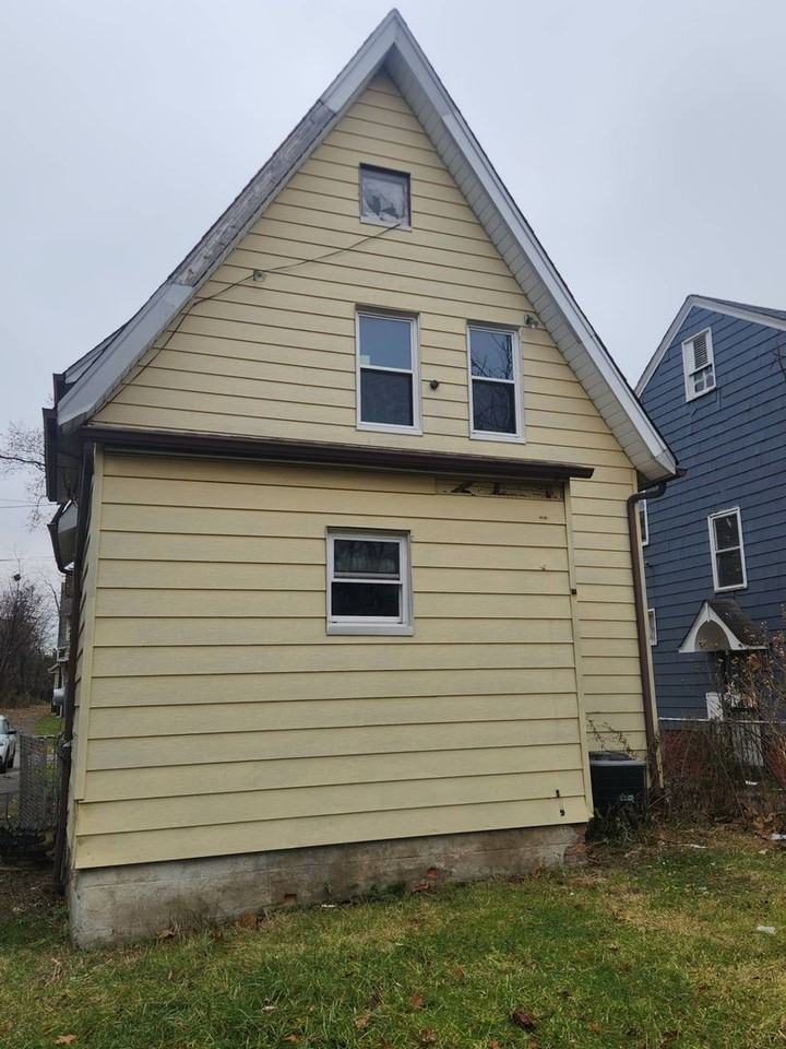 3820 E 153rd St - Photo 3 of 17