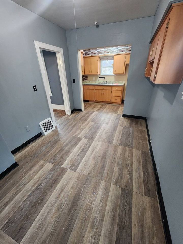 3820 E 153rd St - Photo 5 of 17