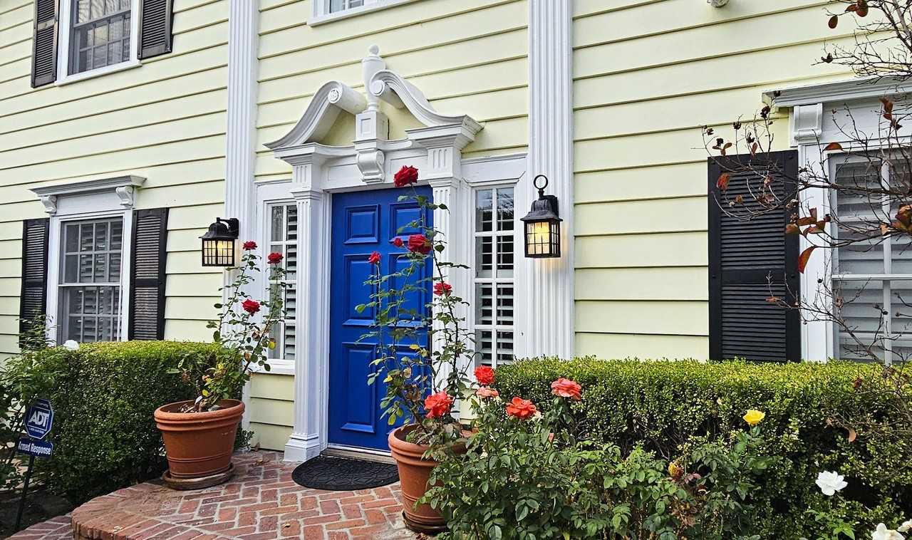 12039 Weddington Street - Photo 2 of 37