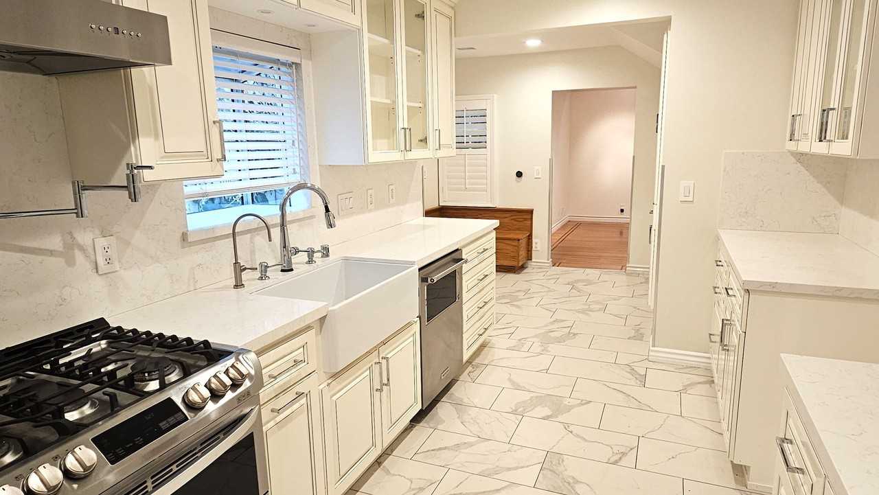 12039 Weddington Street - Photo 5 of 37