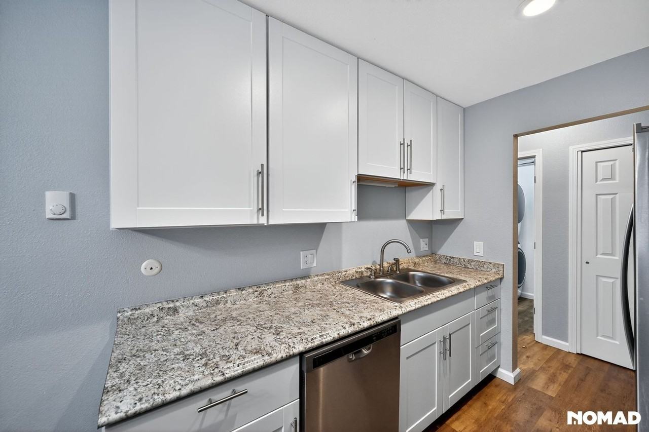 17403 E Mansfield Ave - Photo 6 of 32