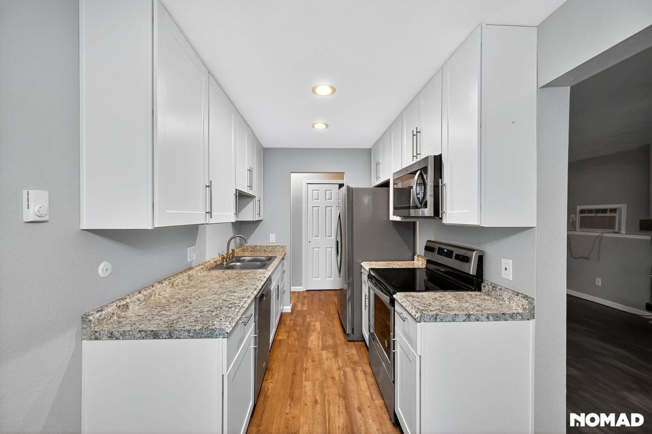 17403 E Mansfield Ave - Photo 4 of 32