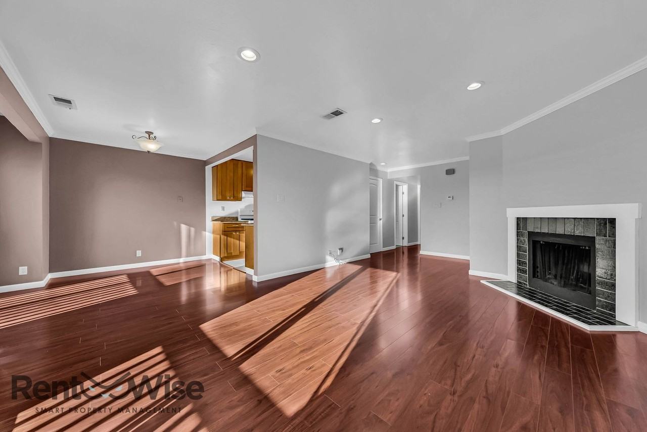 963 Ridgeview Court #C - Photo 3 of 31