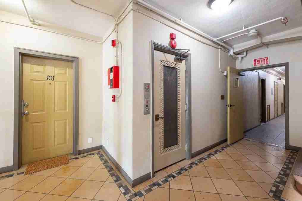 108 South Gramercy Place #109 - Photo 3 of 10