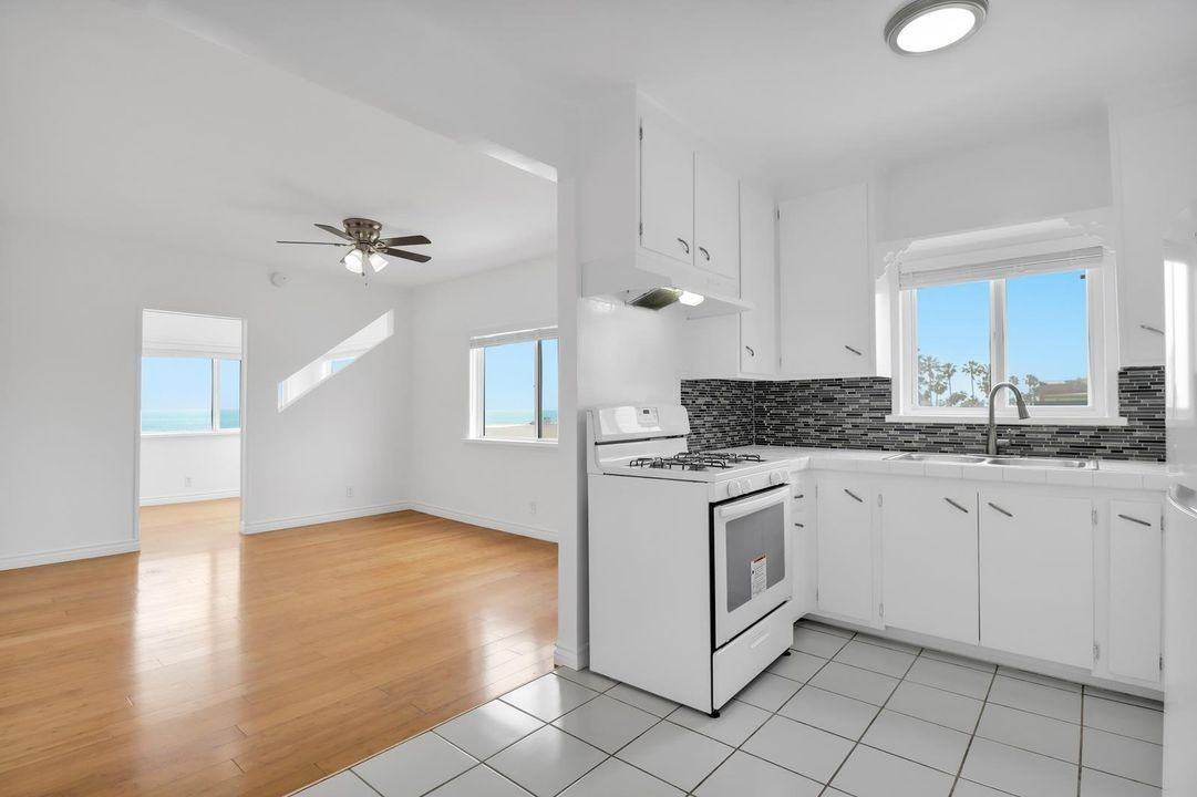 615 Ocean Front Walk #301 - Photo 5 of 22