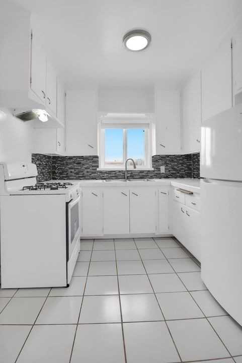 615 Ocean Front Walk #301 - Photo 6 of 22