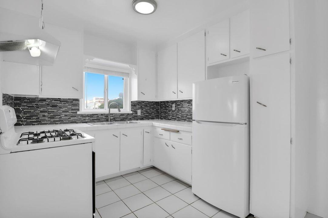 615 Ocean Front Walk #301 - Photo 7 of 22