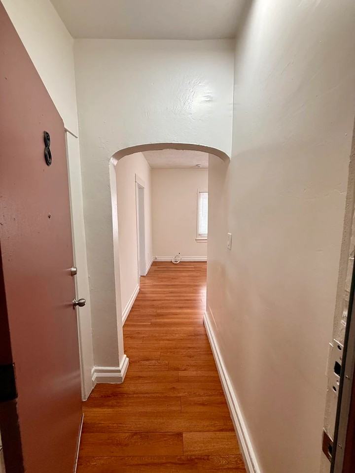 1325 Fedora Street #8 - Photo 4 of 7