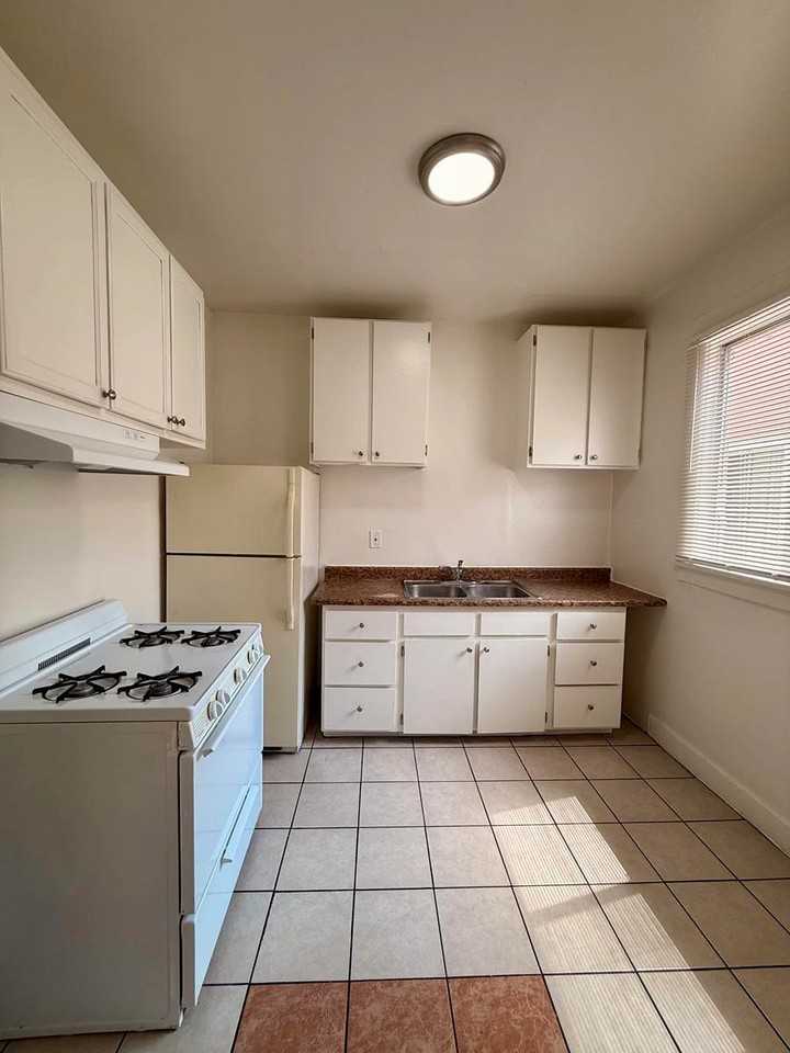 1325 Fedora Street #8 - Photo 5 of 7