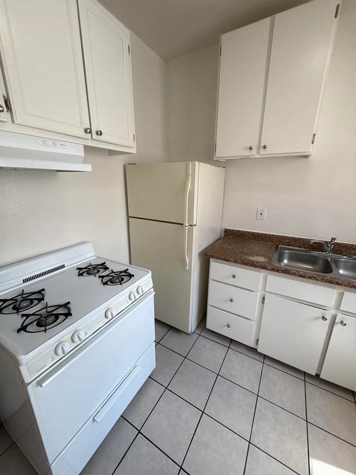 1325 Fedora Street #8 - Photo 6 of 7