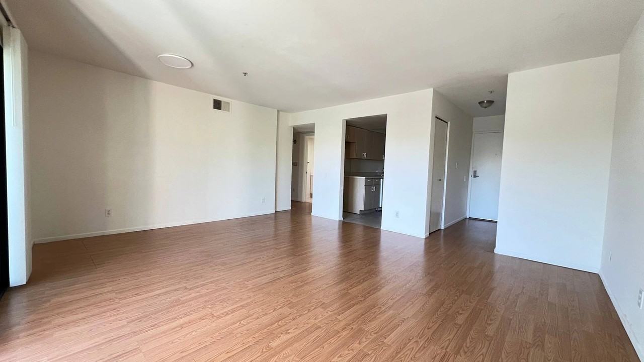 1144 12th Street #307 - Photo 7 of 27