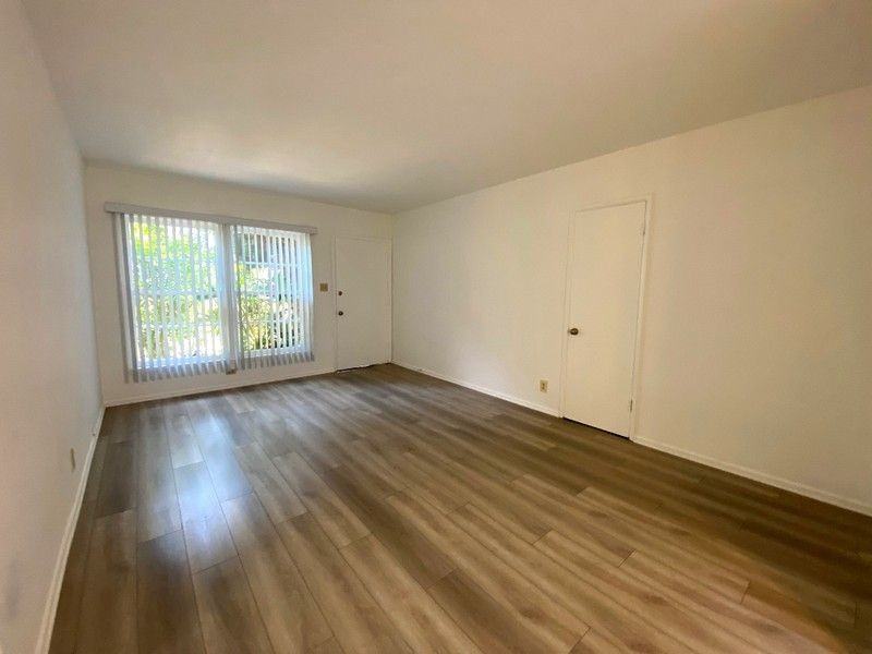 11598 Gateway Boulevard #2 - Photo 3 of 10