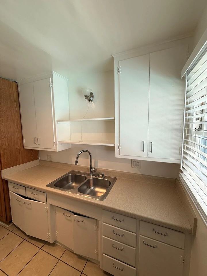 1127 5th Street #4 - Photo 7 of 15