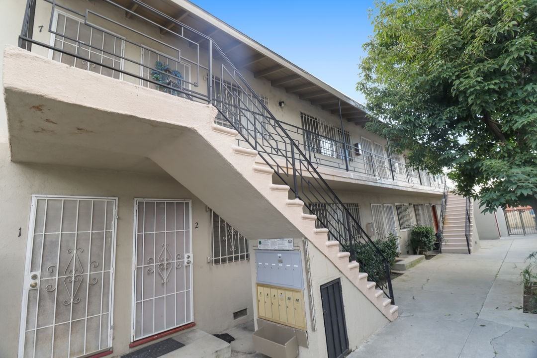 1521 Beloit Avenue #10 - Photo 3 of 13