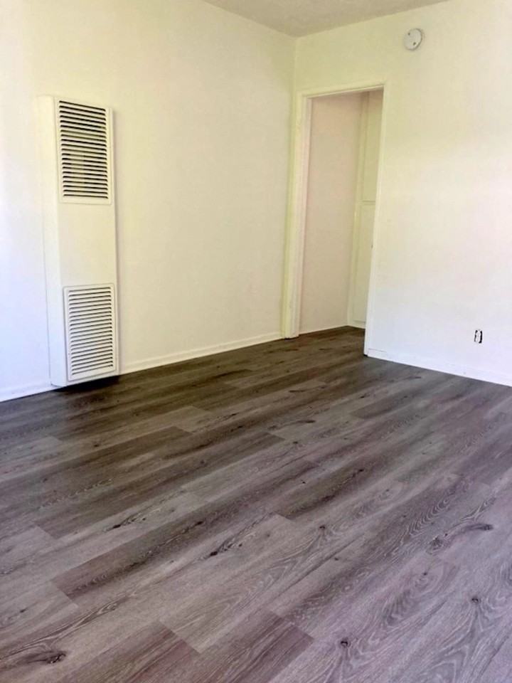 1521 Beloit Avenue #10 - Photo 5 of 13