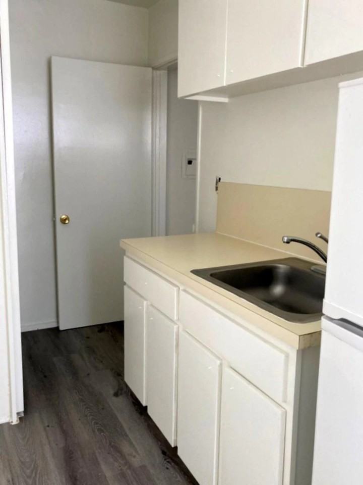 1521 Beloit Avenue #10 - Photo 7 of 13