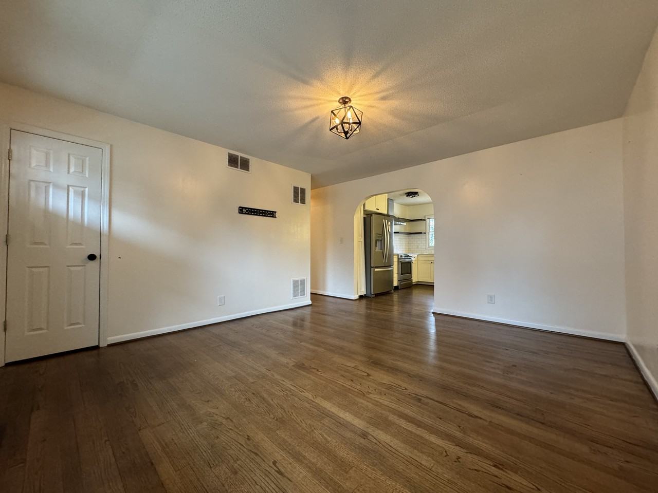 1267 Tredwell Dr - Photo 4 of 23