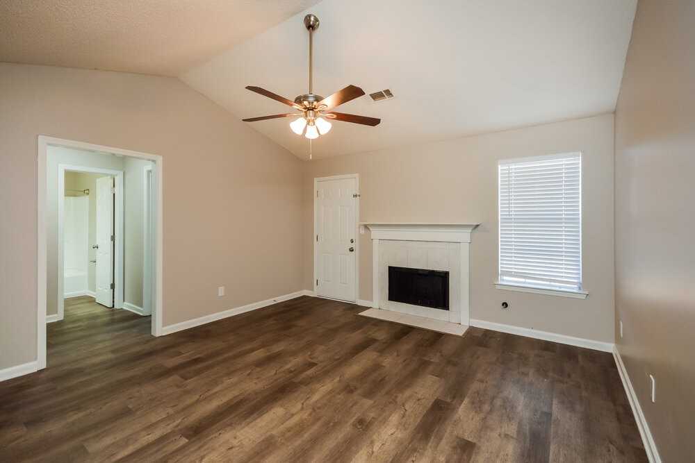 608 Fieldcrest Dr - Photo 4 of 17