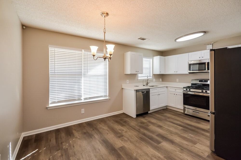 608 Fieldcrest Dr - Photo 6 of 17