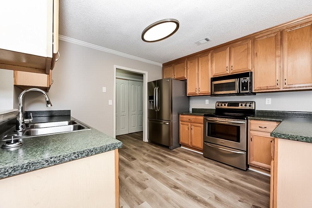 350 Madison Ave - Photo 7 of 18