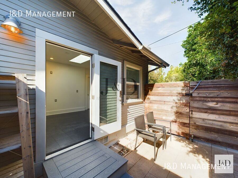 2126 Mission Ave #B - Photo 2 of 18