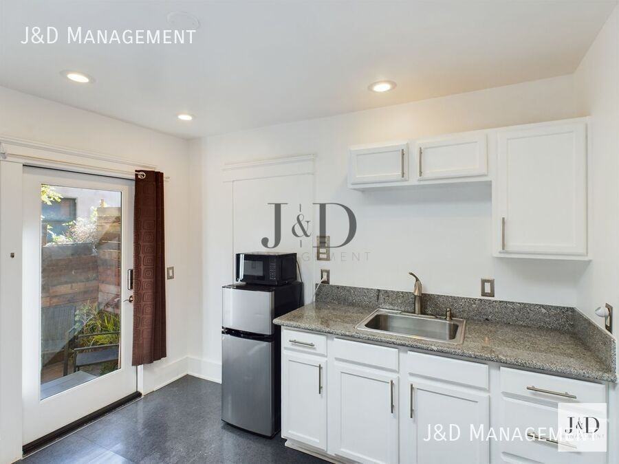 2126 Mission Ave #B - Photo 3 of 18