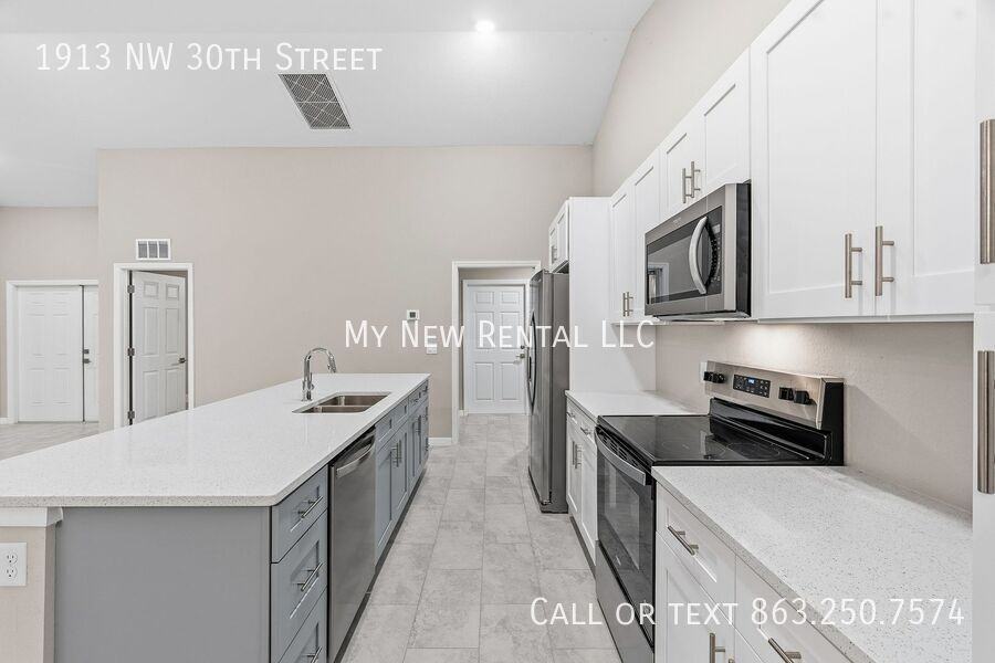 1913 Northwest 30th Street - Photo 5 of 35