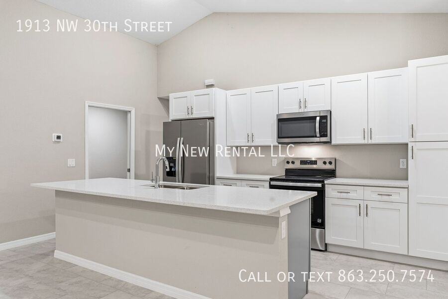 1913 Northwest 30th Street - Photo 6 of 35