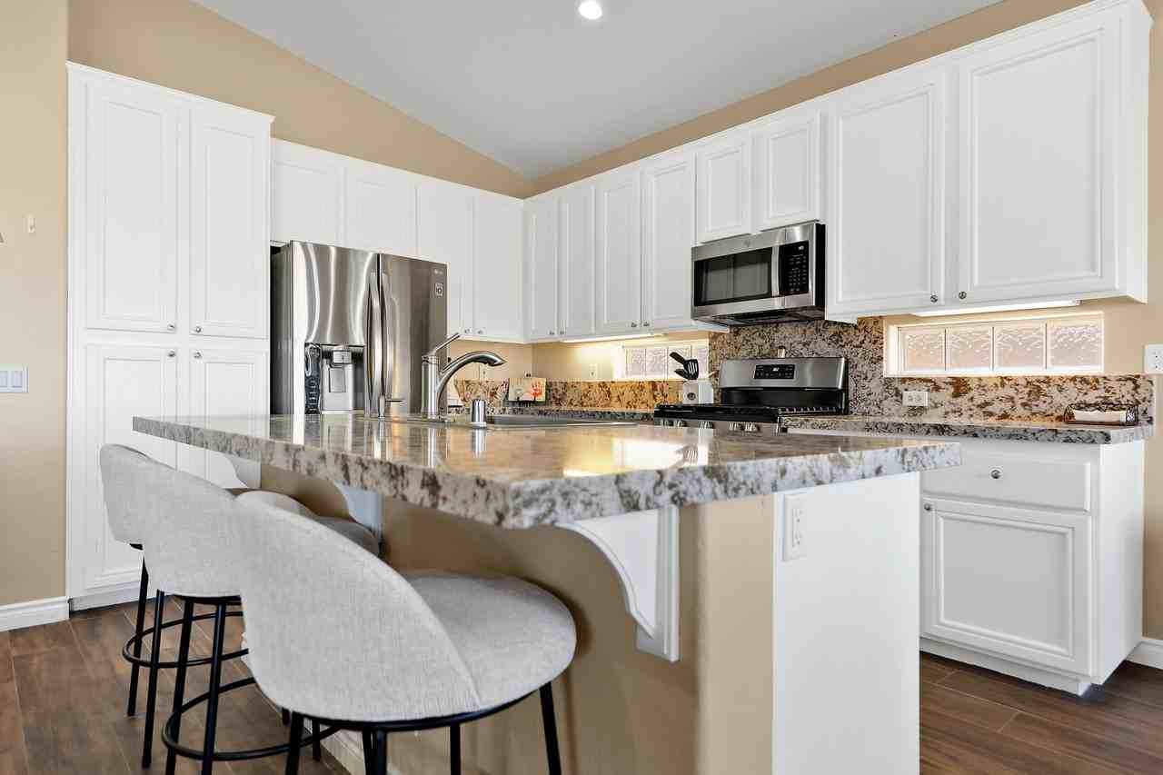 79948 Bethpage Ave #79948 - Photo 3 of 30