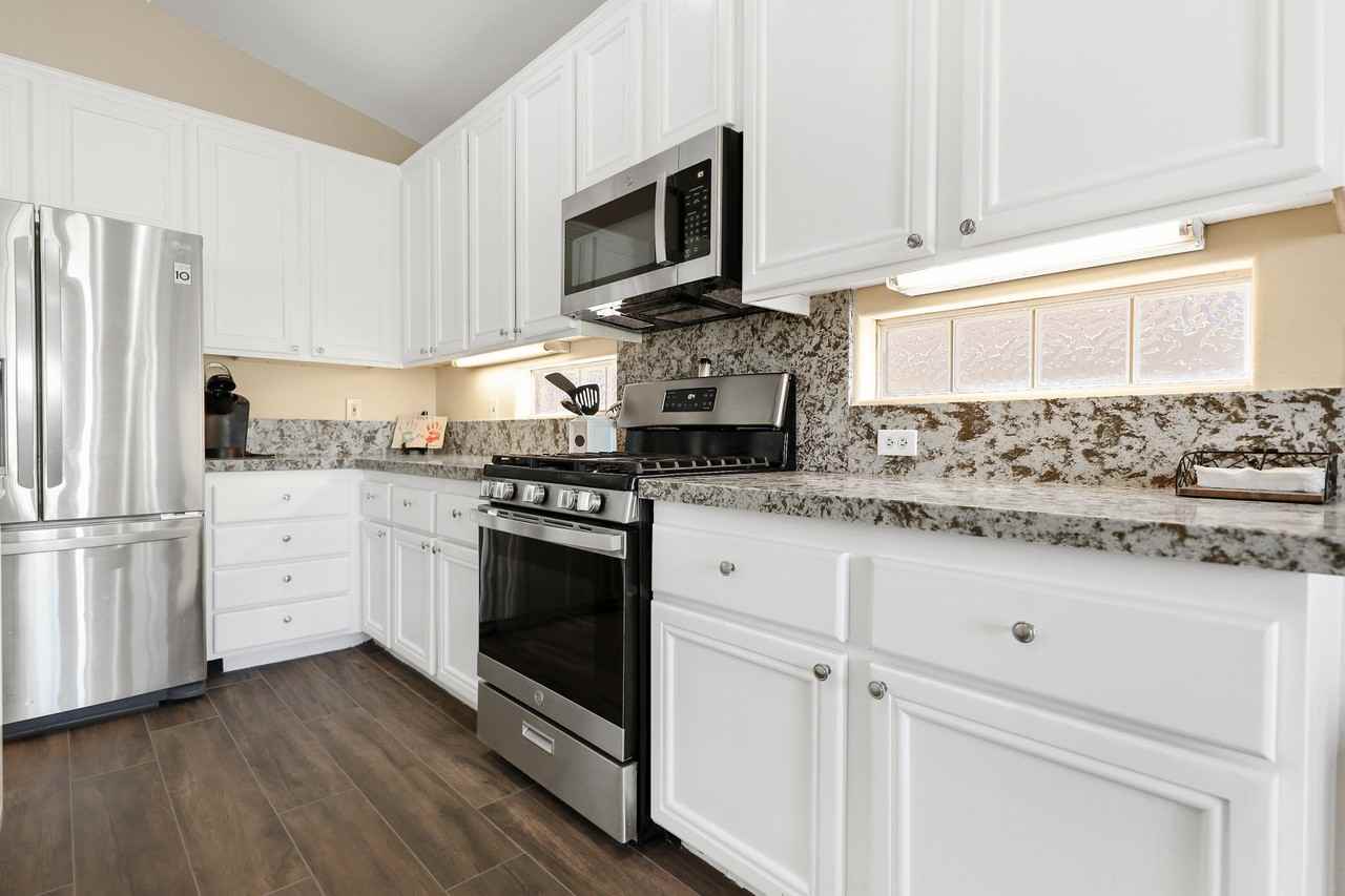 79948 Bethpage Ave #79948 - Photo 7 of 30