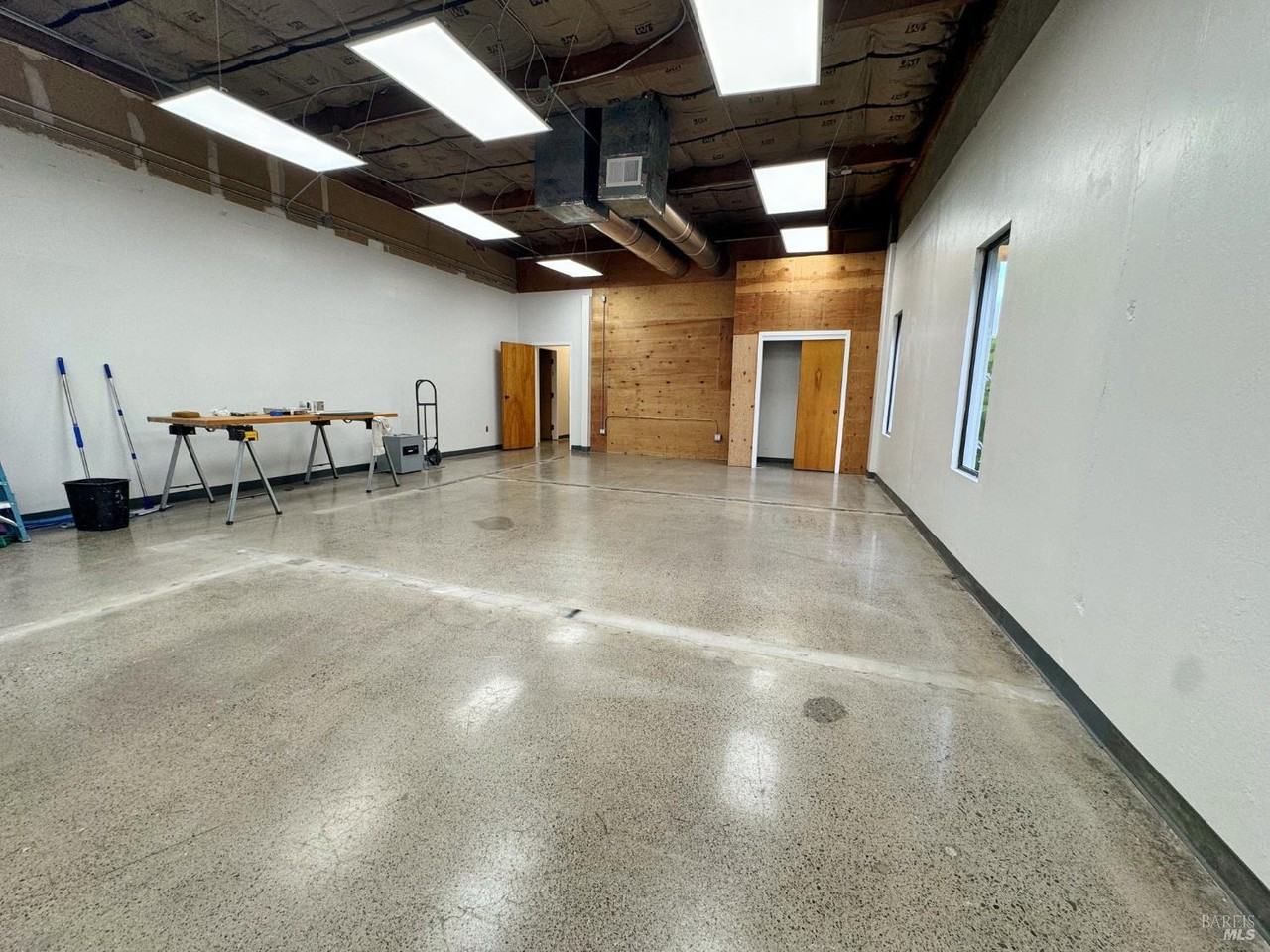 14 Commercial Boulevard