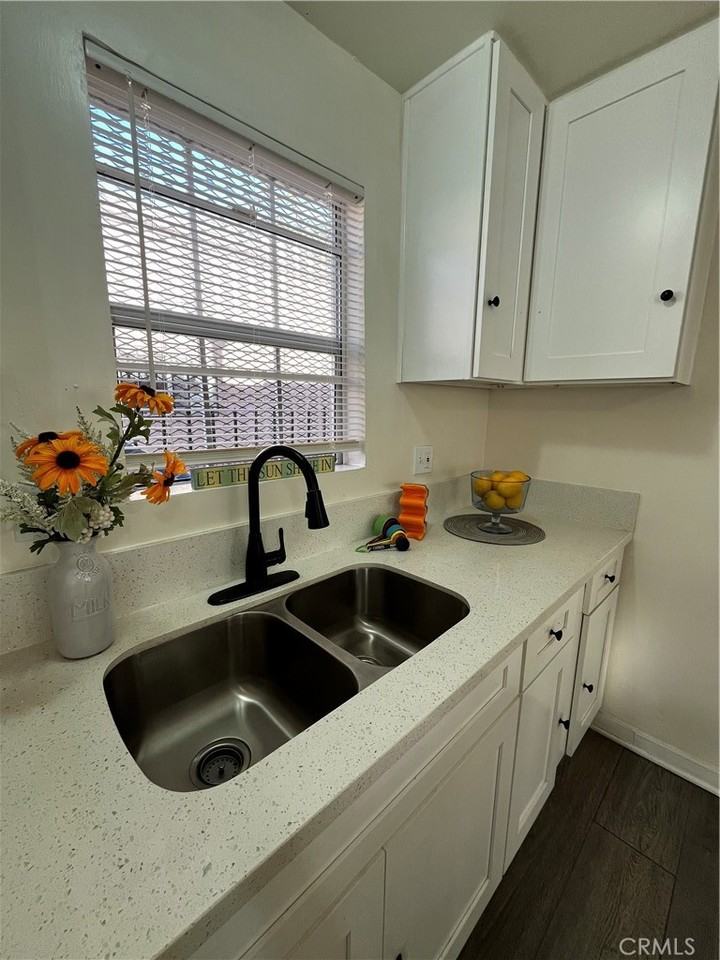 4518 S Normandie Ave #4518 - Photo 6 of 15