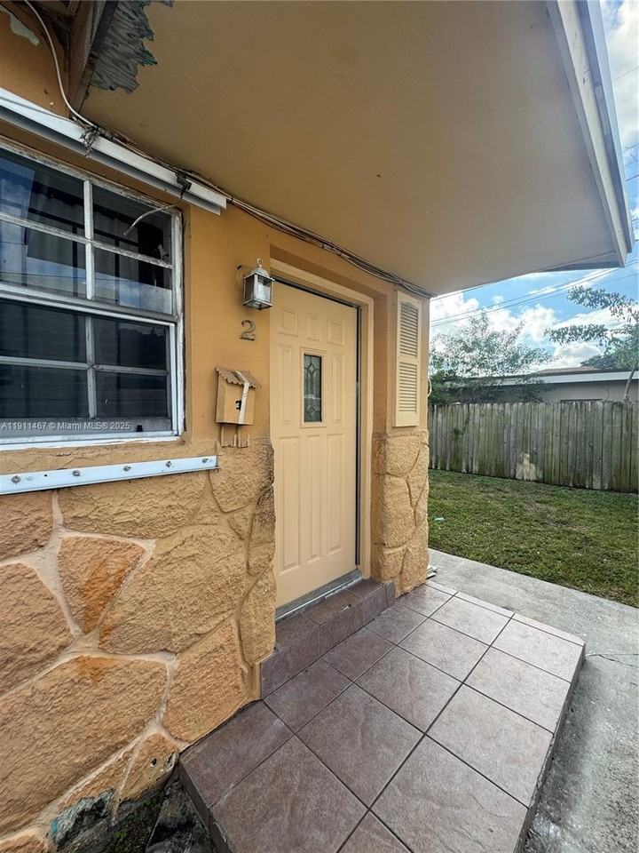 733 Nw 4th St #733-2