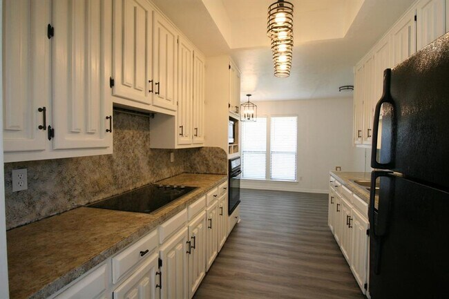 16933 Davenport Ct - Photo 6 of 17