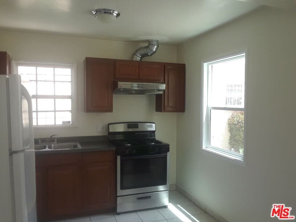 2117 South Marvin Avenue #2117 - Photo 2 of 12