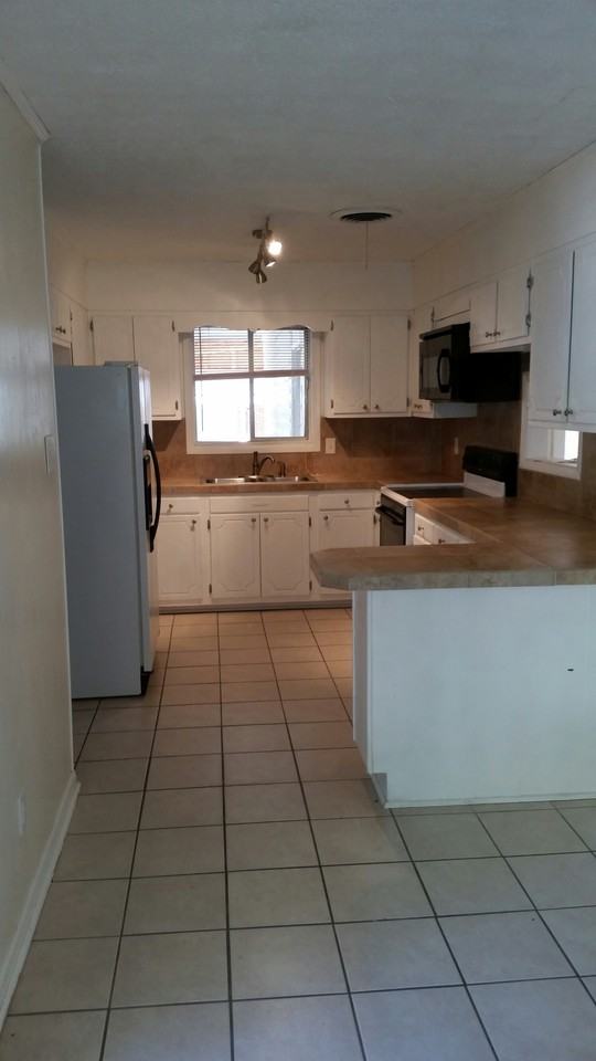 11 Andrews Dr - Photo 3 of 9