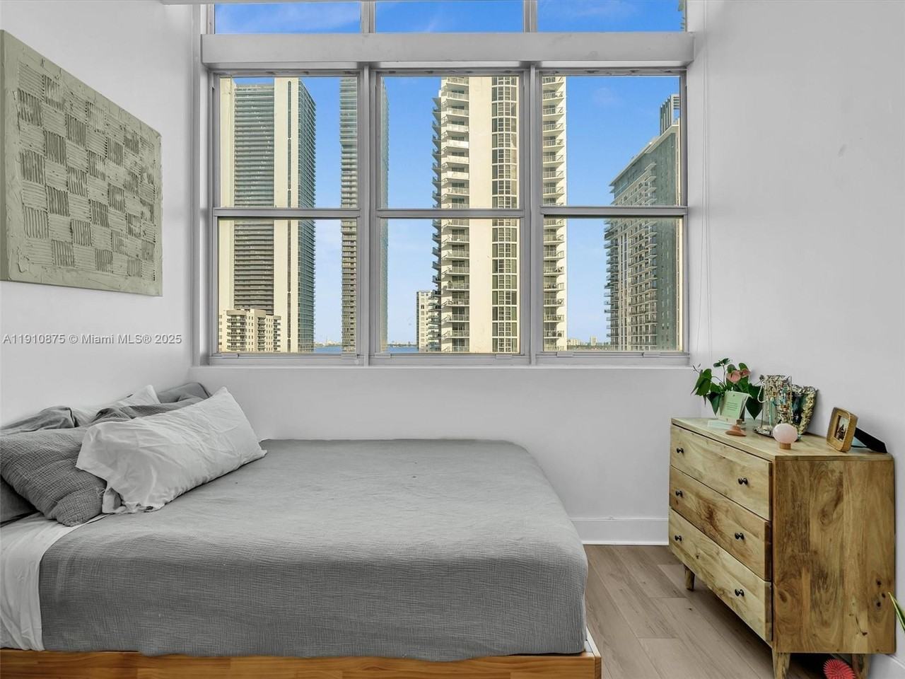 2200 Northeast 4th Avenue #2200PH05 - Photo 2 of 50