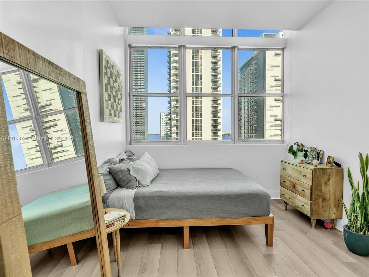 2200 Northeast 4th Avenue #2200PH05 - Photo 4 of 50