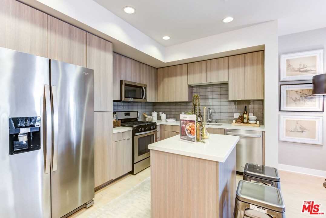 7290 Edinger Ave #7290-4051 - Photo 7 of 22