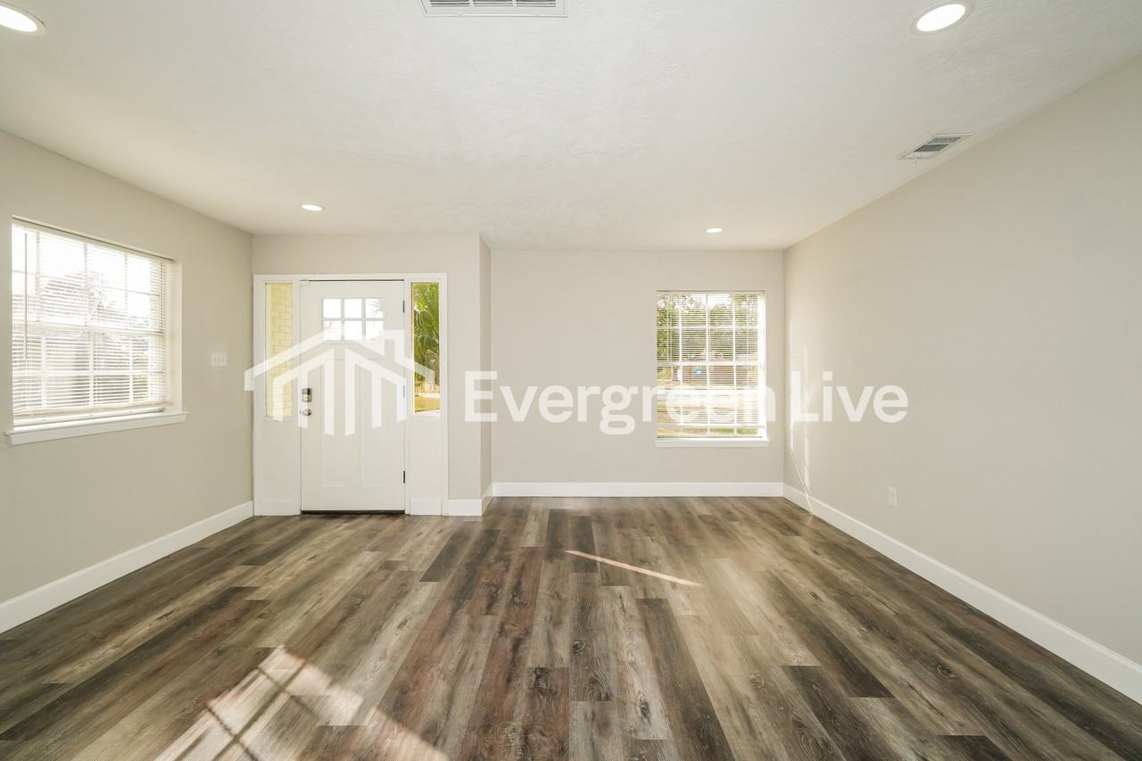 5100 Goose Creek Dr - Photo 3 of 16