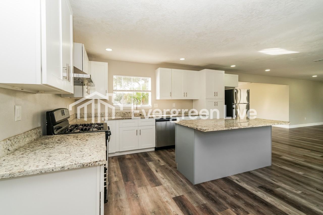 5100 Goose Creek Dr - Photo 6 of 16