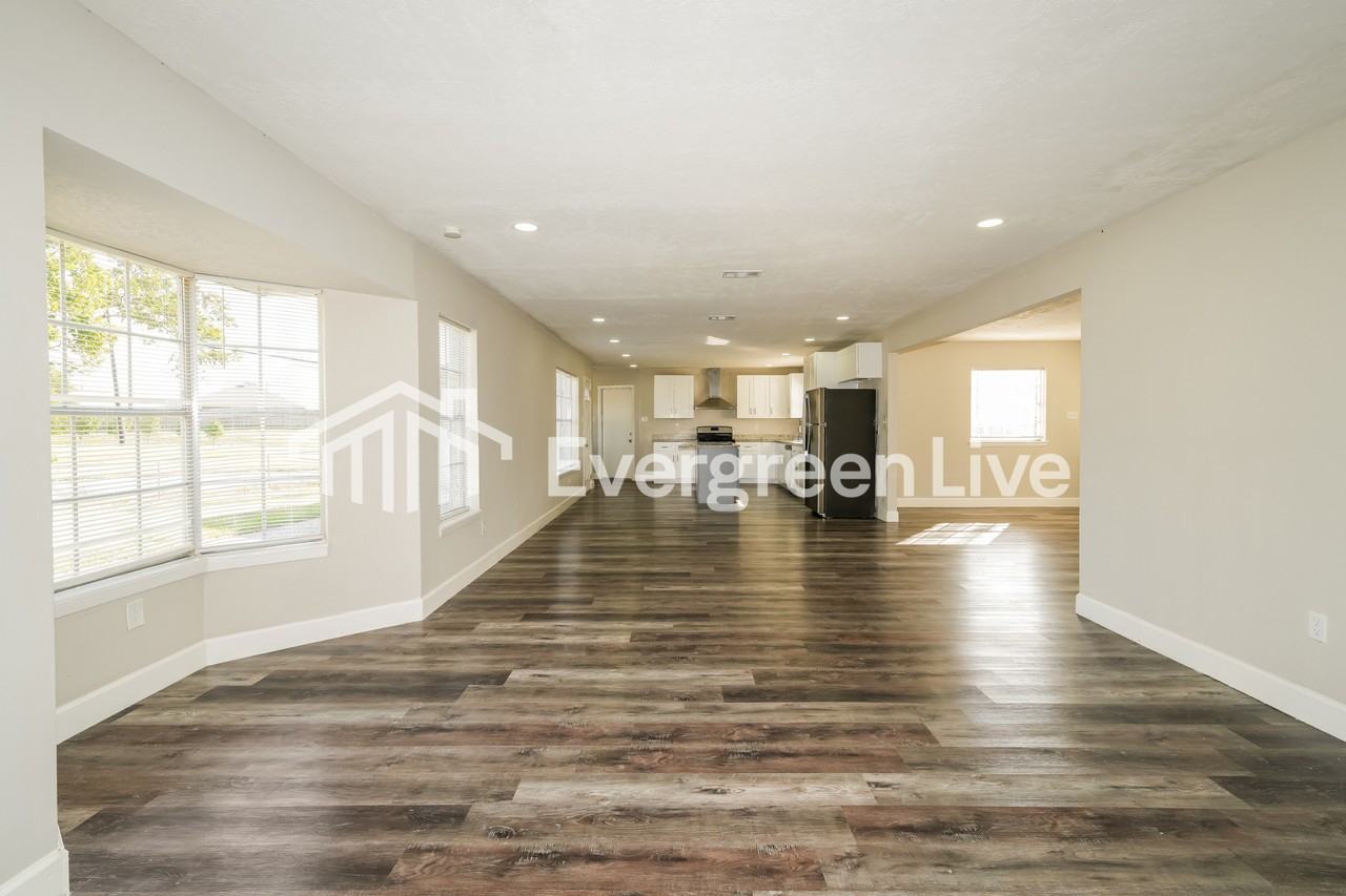 5100 Goose Creek Dr - Photo 7 of 16