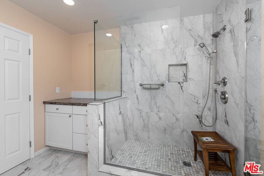 12015 Califa St #12015 - Photo 5 of 8