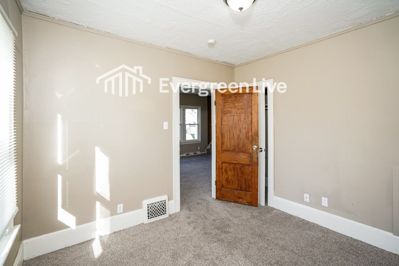 2202 S 71st St - Photo 4 of 16