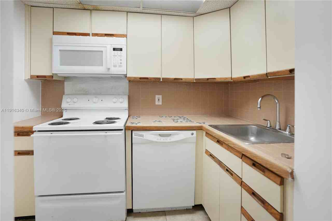 800 West Ave #800-924 - Photo 6 of 7