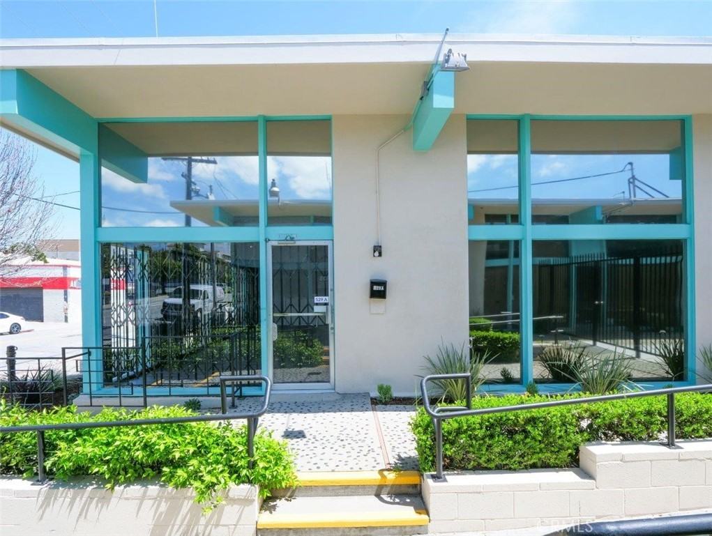 529 W 9th St #529A - Photo 2 of 12