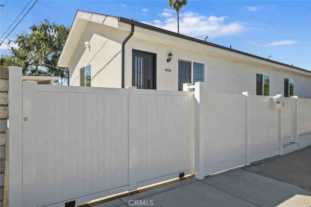 16404 Donmetz St #16404 - Photo 5 of 38