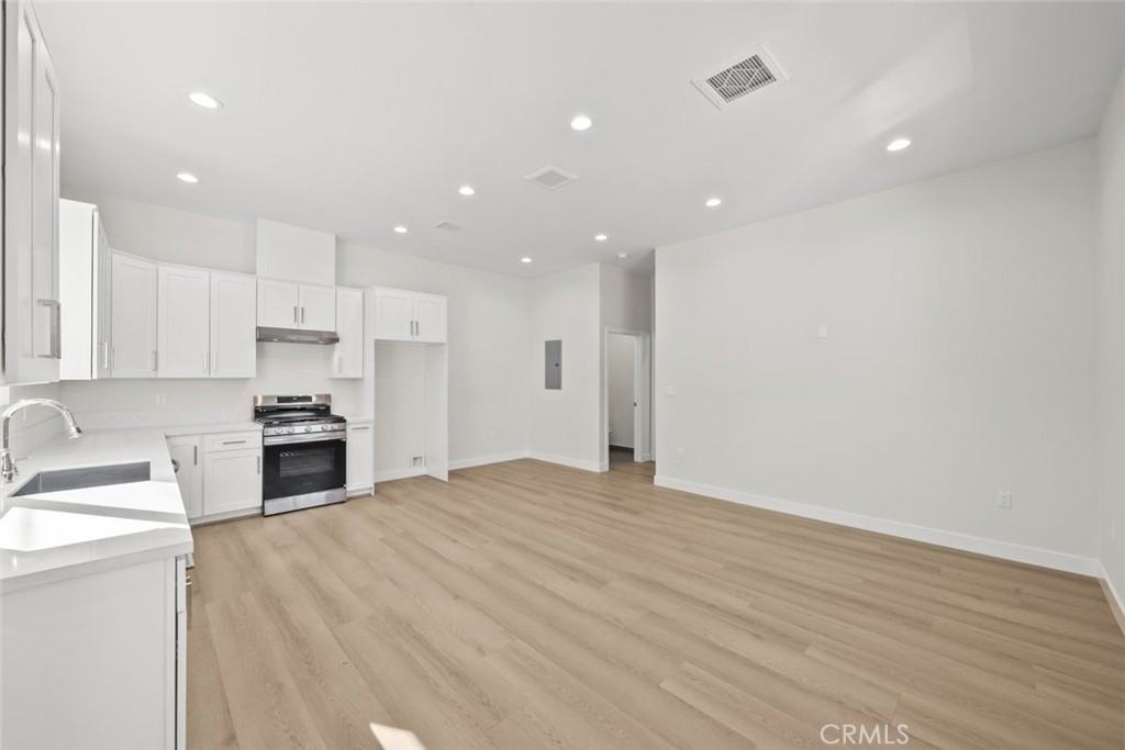 16404 Donmetz St #16404 - Photo 6 of 38